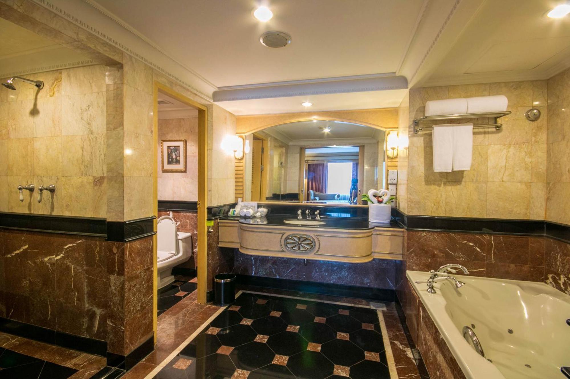 Golden Tulip Sovereign Hotel Бангкок Екстер'єр фото